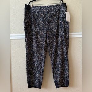 NEW Athleta Trekkie Jogger Pants Kinetic Abstract Black Size 18